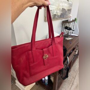 Tory Burch Shoulder bag, red leather with interior pockets and exterior pockets